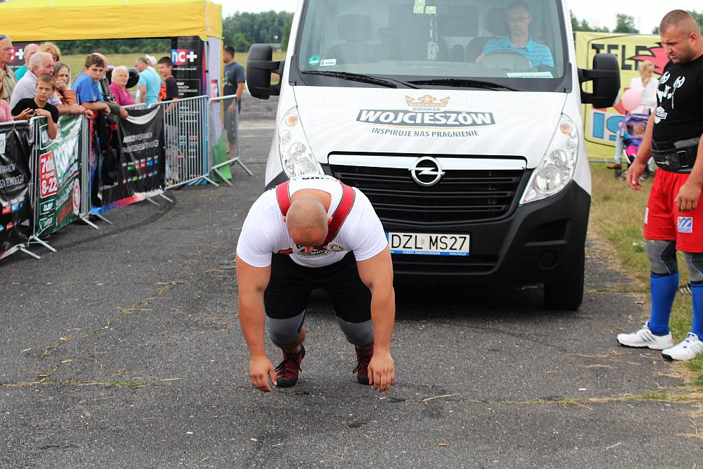 Strongman Show na legnickim lotnisku