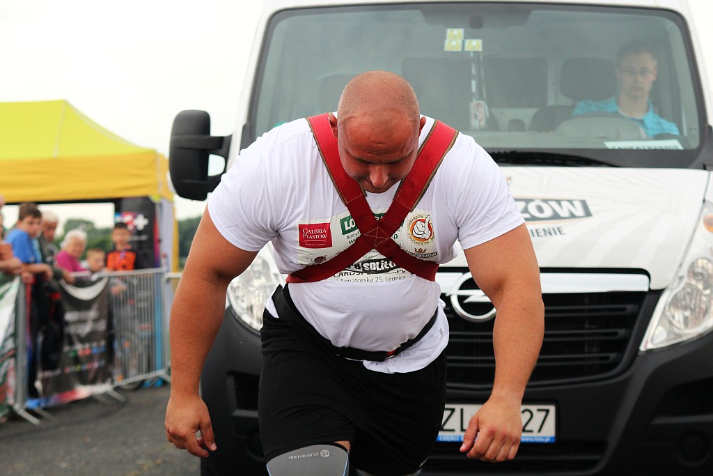 Strongman Show na legnickim lotnisku