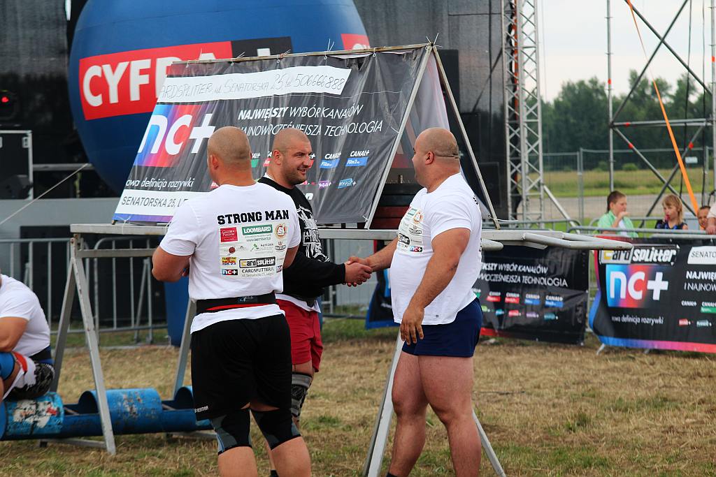 Strongman Show na legnickim lotnisku