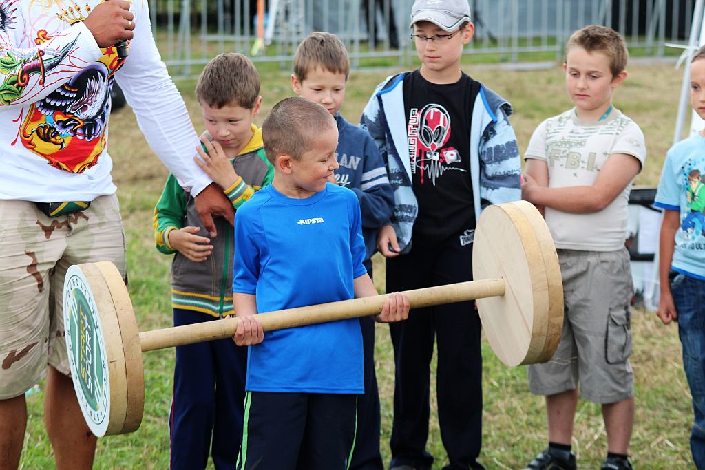 Strongman Show na legnickim lotnisku