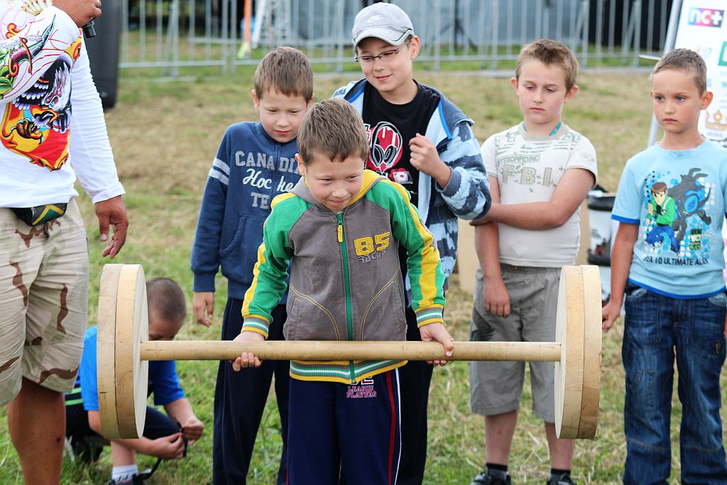 Strongman Show na legnickim lotnisku