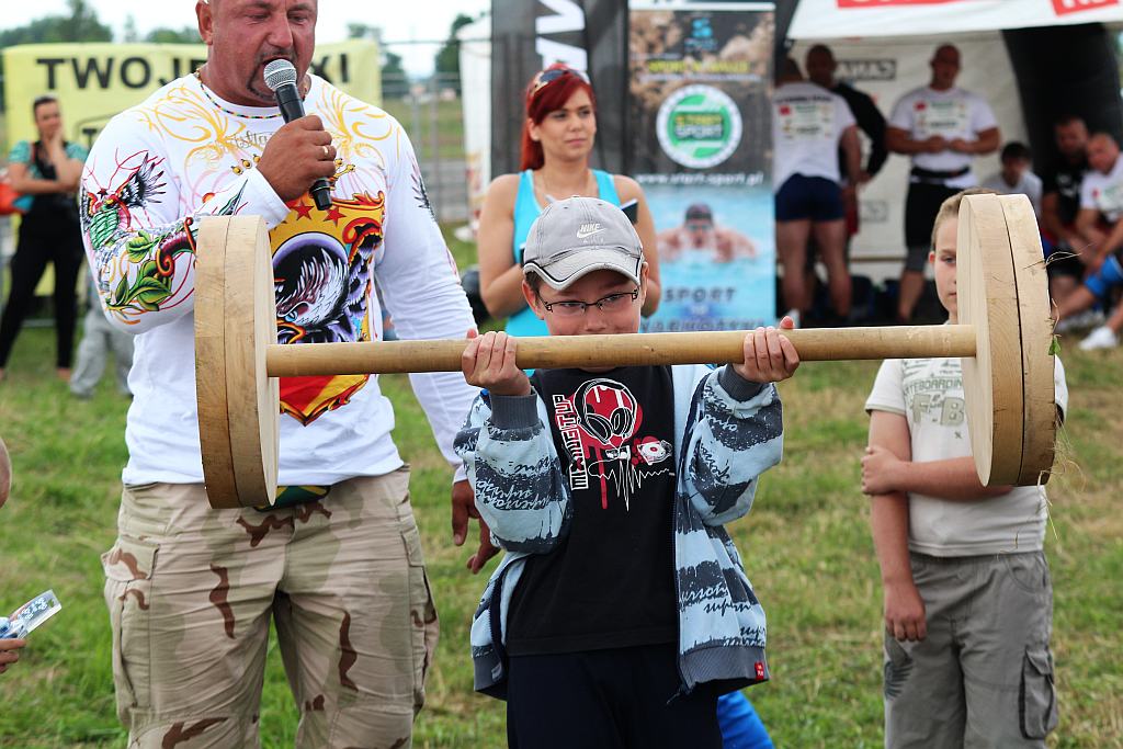 Strongman Show na legnickim lotnisku