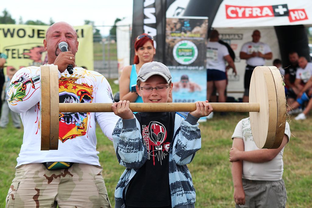 Strongman Show na legnickim lotnisku