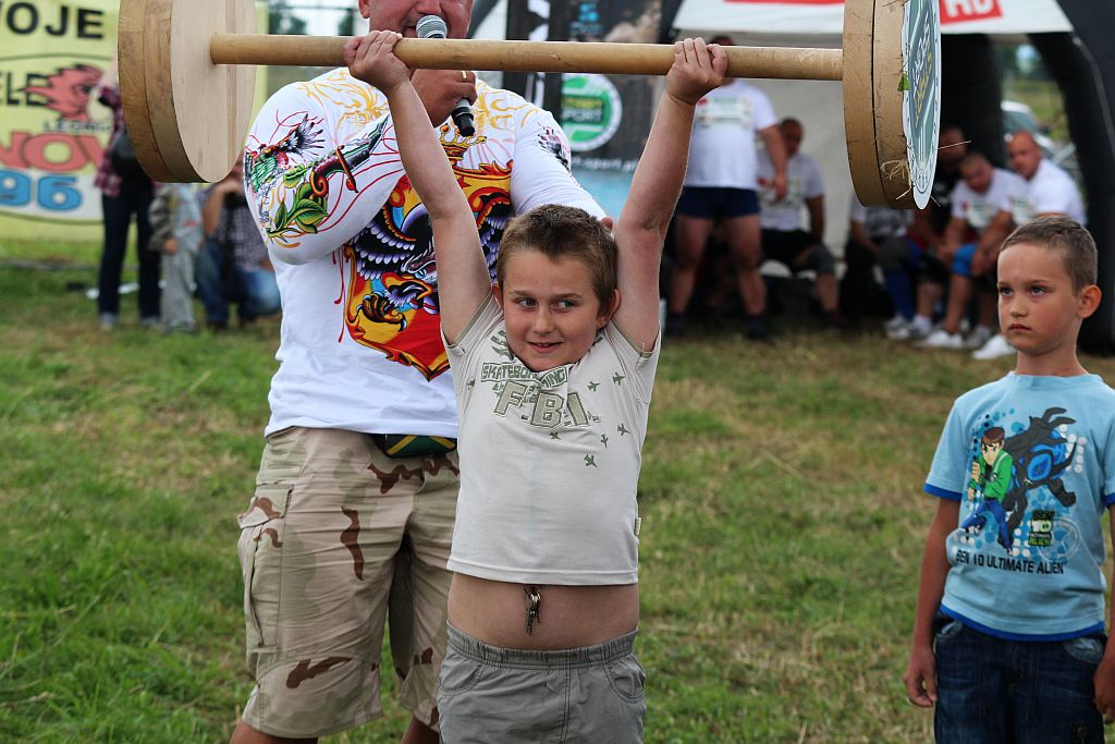 Strongman Show na legnickim lotnisku