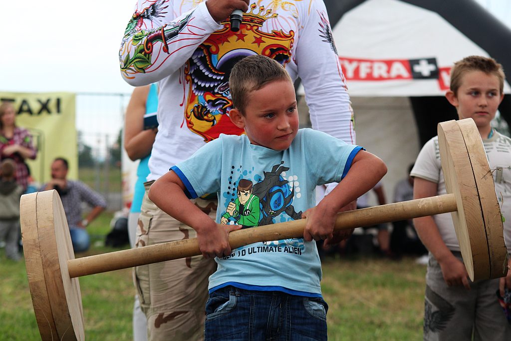 Strongman Show na legnickim lotnisku