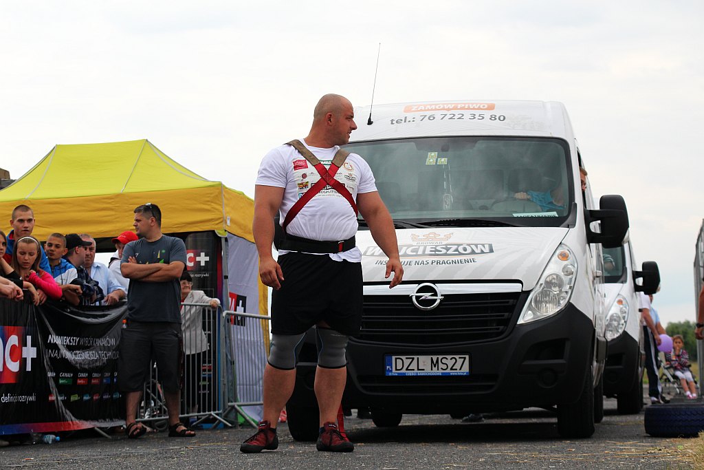 Strongman Show na legnickim lotnisku