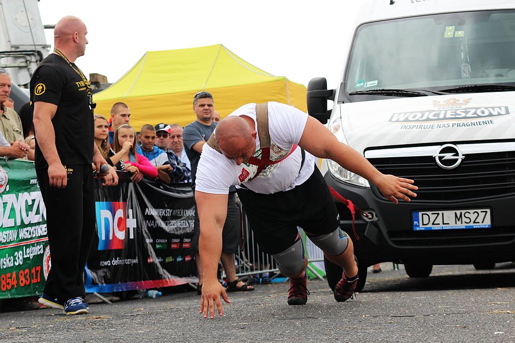 Strongman Show na legnickim lotnisku