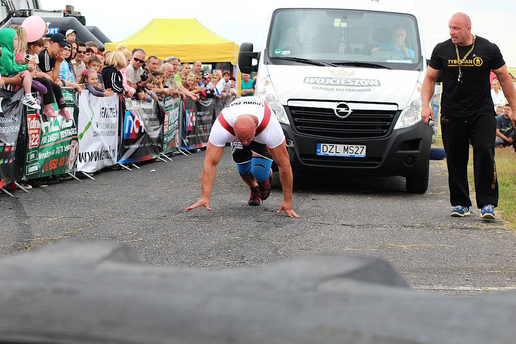 Strongman Show na legnickim lotnisku