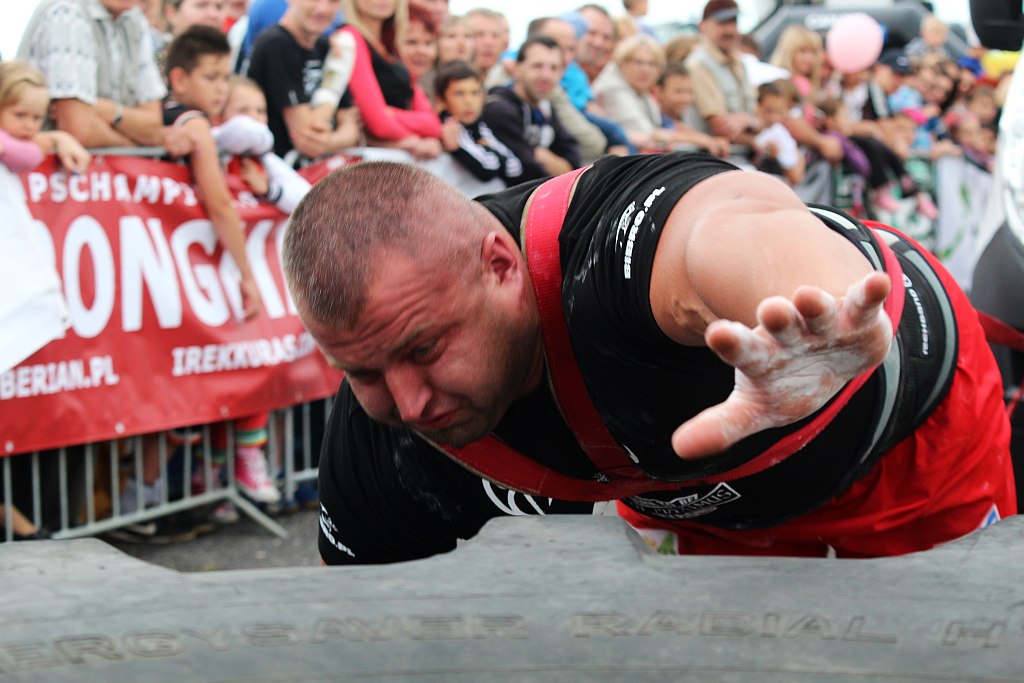 Strongman Show na legnickim lotnisku