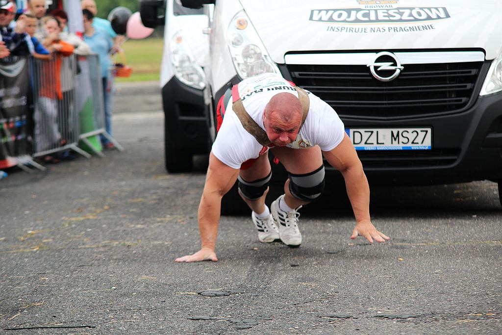 Strongman Show na legnickim lotnisku