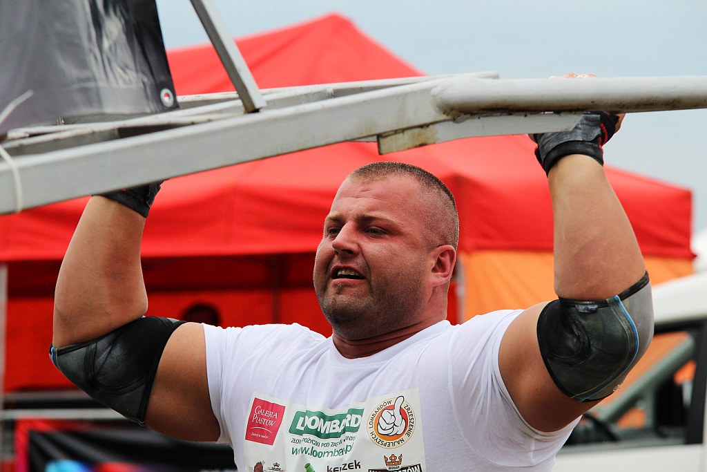 Strongman Show na legnickim lotnisku