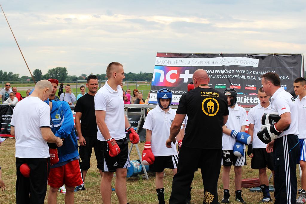 Strongman Show na legnickim lotnisku