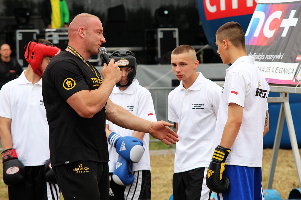 Strongman Show na legnickim lotnisku