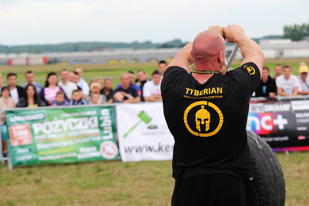 Strongman Show na legnickim lotnisku