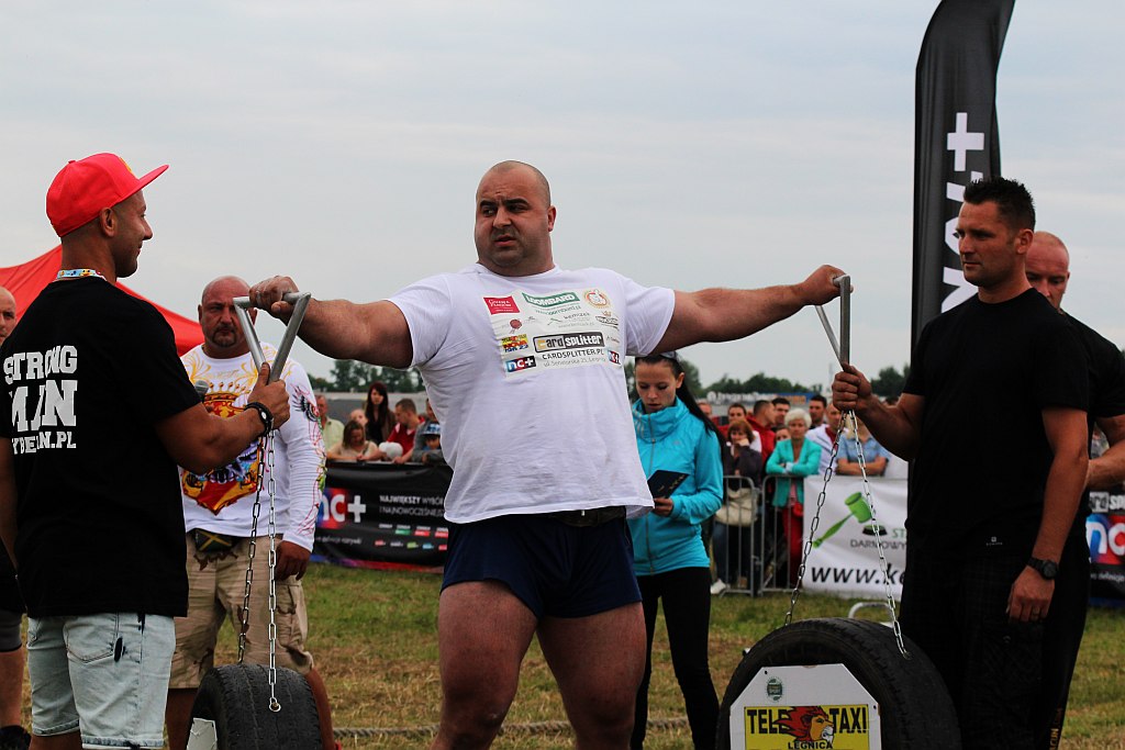 Strongman Show na legnickim lotnisku