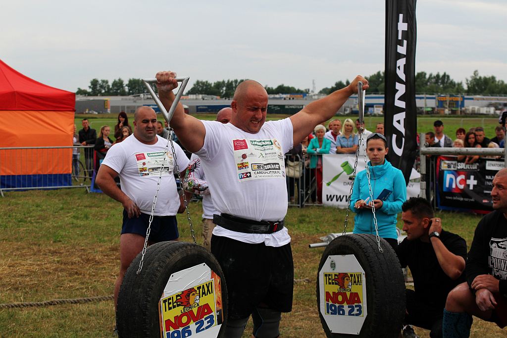 Strongman Show na legnickim lotnisku