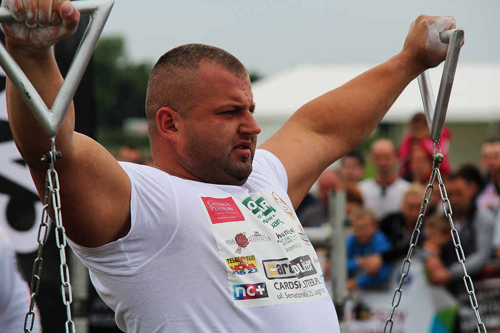 Strongman Show na legnickim lotnisku