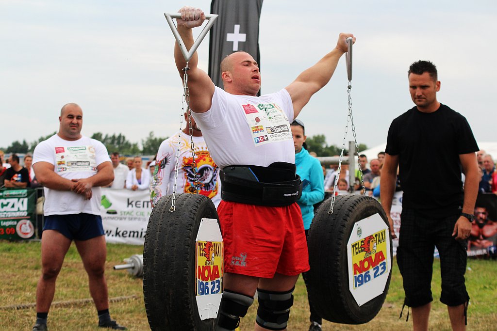 Strongman Show na legnickim lotnisku