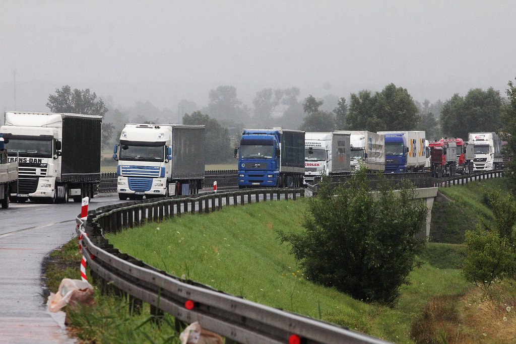 Kłótnia o plamę paliwa na obwodnicy