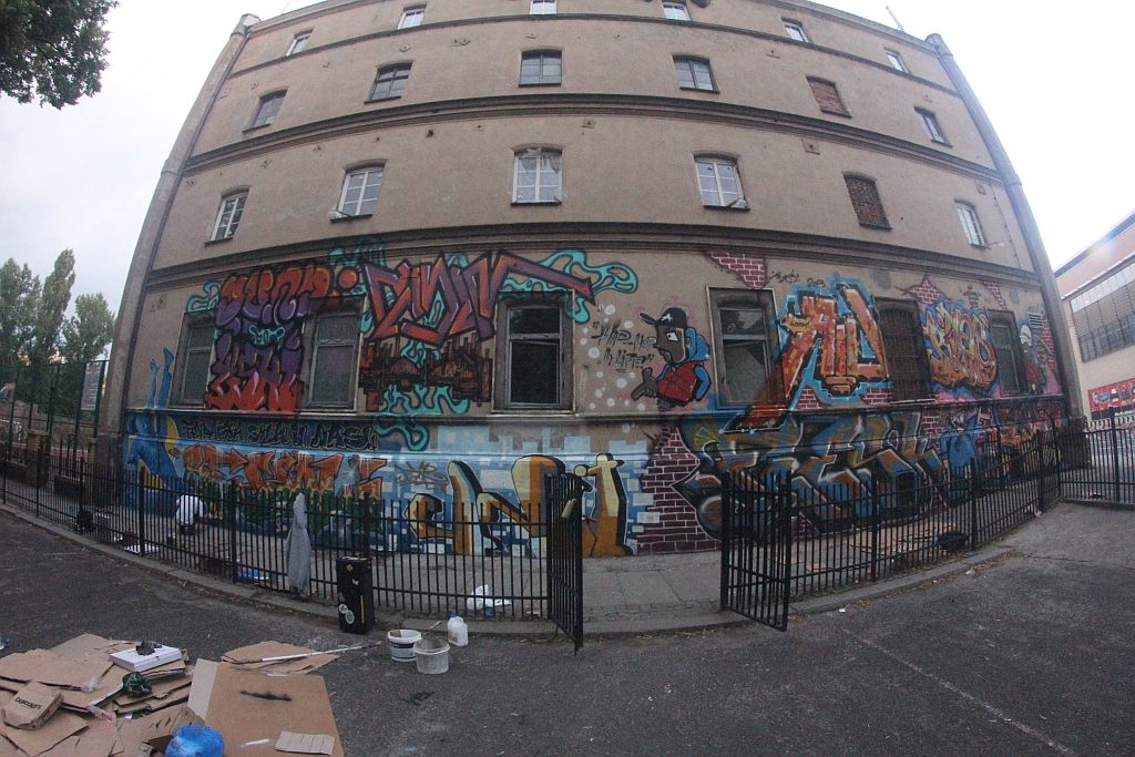 Malowali graffiti na ścianie Spiżarni
