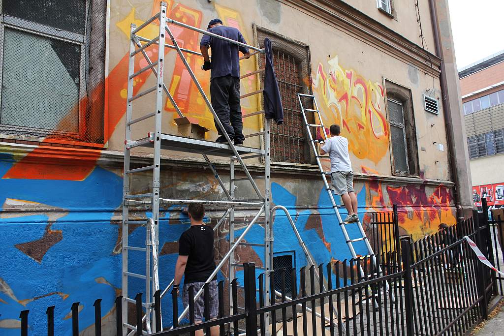 Malowali graffiti na ścianie Spiżarni