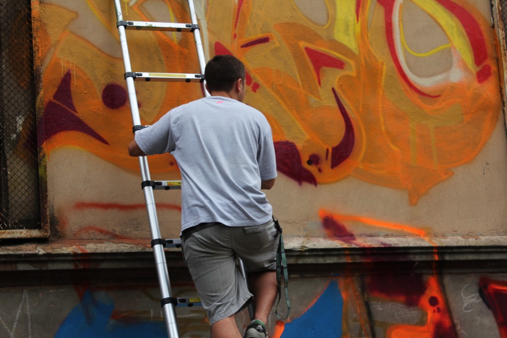 Malowali graffiti na ścianie Spiżarni