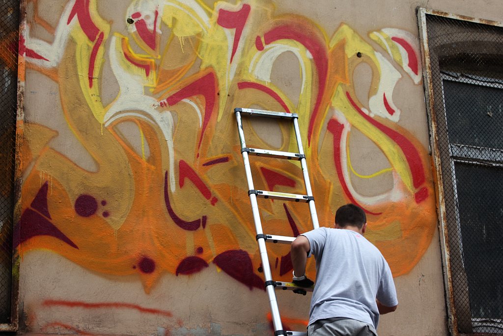 Malowali graffiti na ścianie Spiżarni