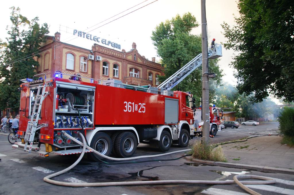 Pożar opuszczonego baraku na terenie Elpeny