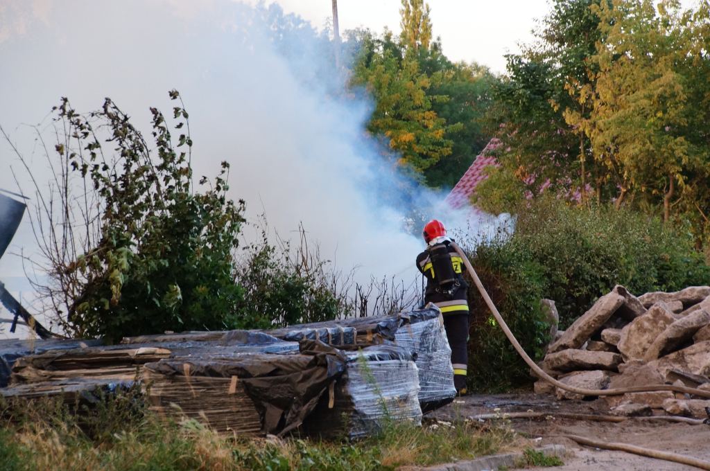 Pożar opuszczonego baraku na terenie Elpeny