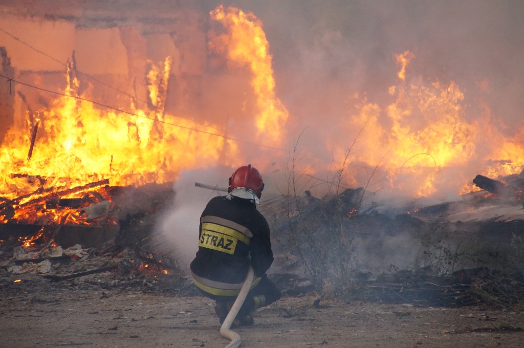 Pożar opuszczonego baraku na terenie Elpeny