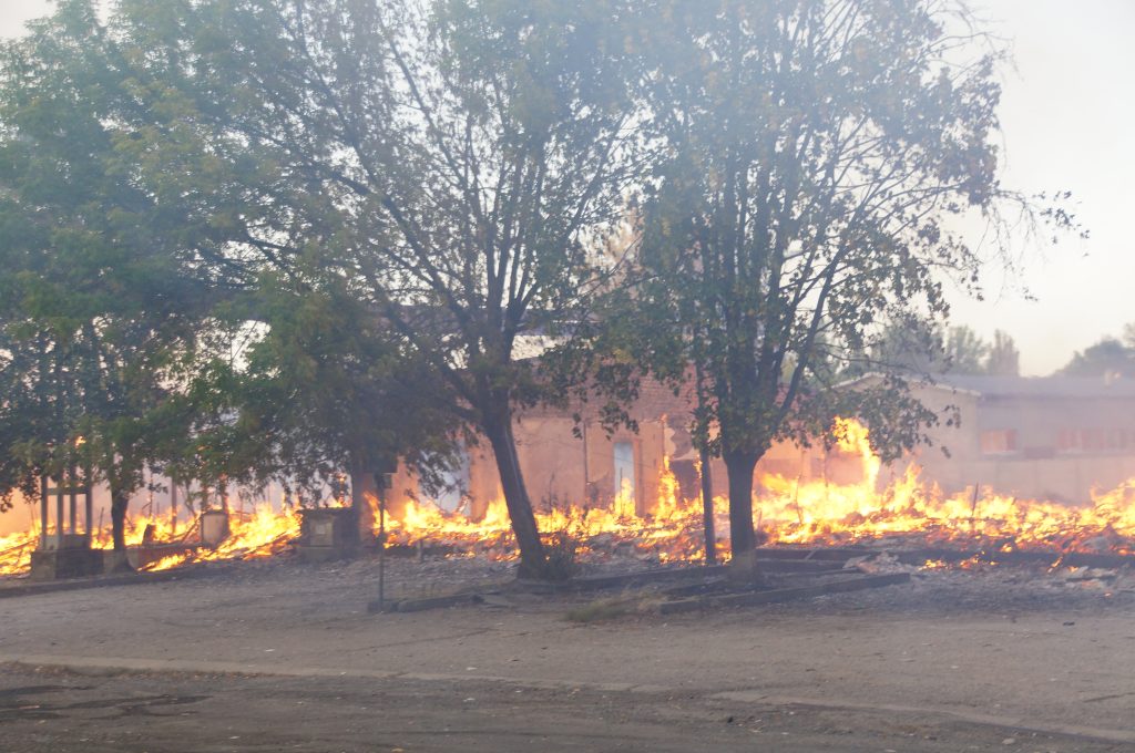 Pożar opuszczonego baraku na terenie Elpeny