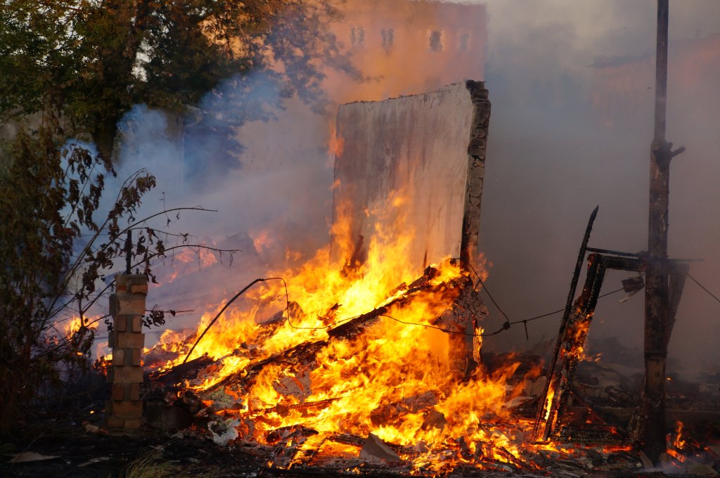 Pożar opuszczonego baraku na terenie Elpeny
