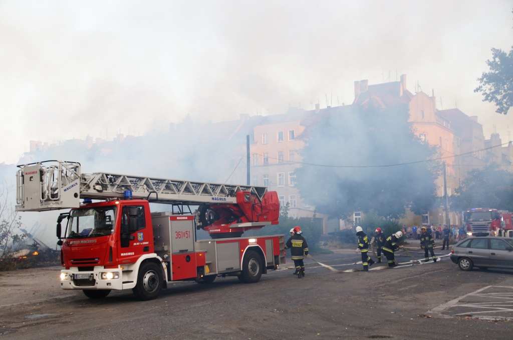 Pożar opuszczonego baraku na terenie Elpeny