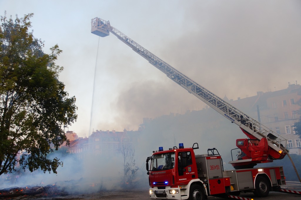 Pożar opuszczonego baraku na terenie Elpeny