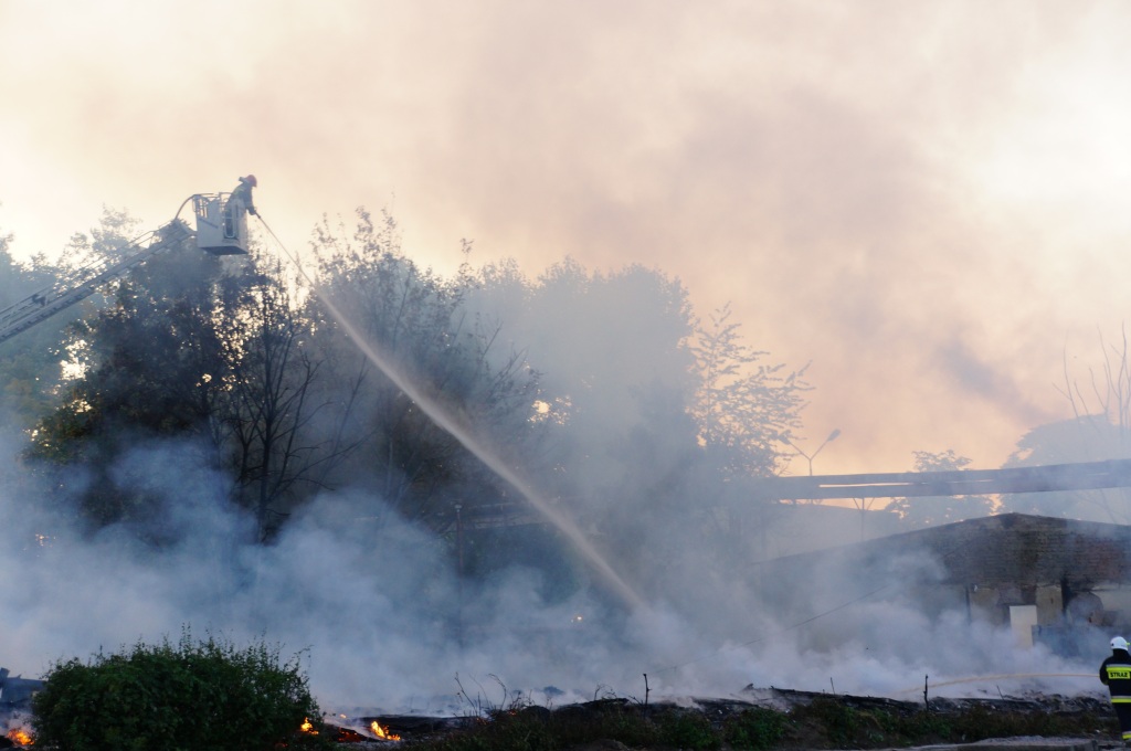 Pożar opuszczonego baraku na terenie Elpeny