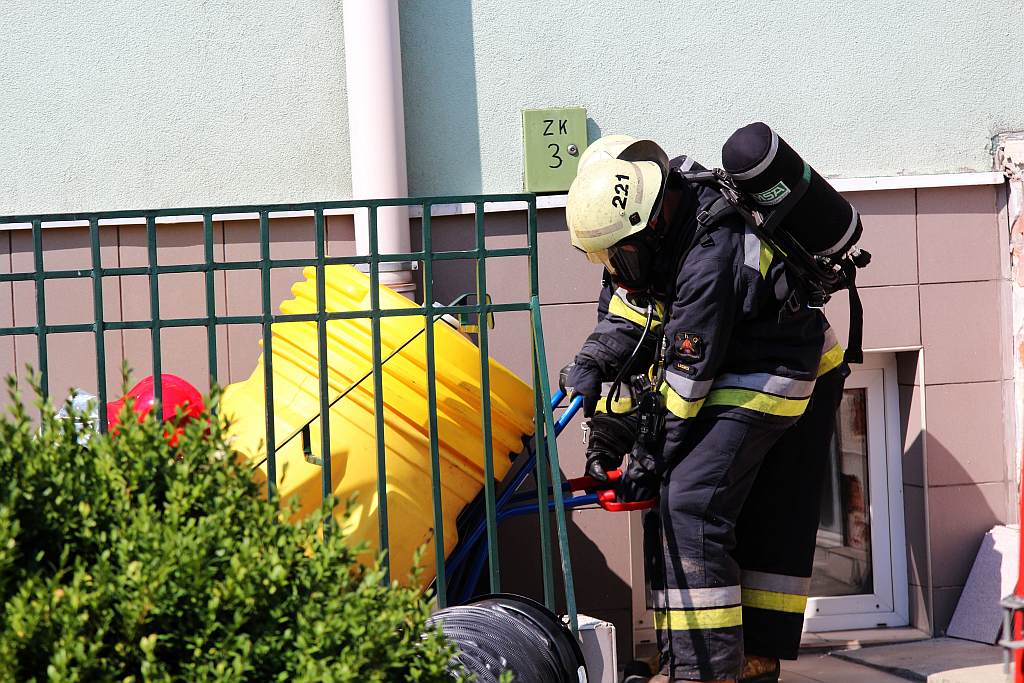 Chlor ulatniał się z beczki na basenie