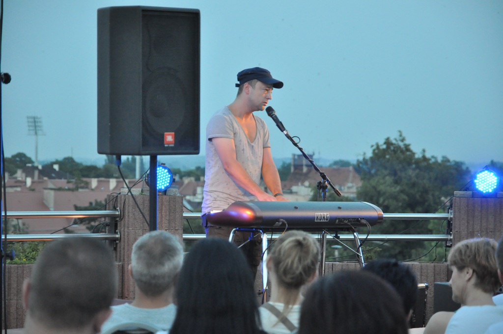 Czesław Zaśpiewał Solo Act
