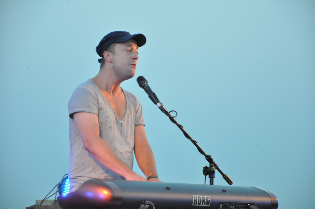 Czesław Zaśpiewał Solo Act