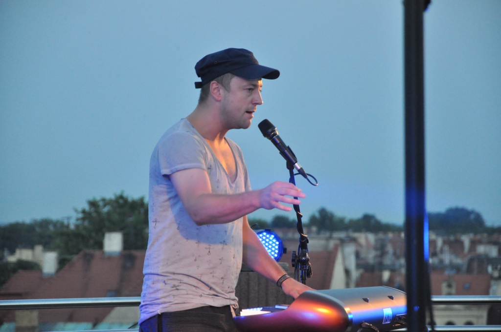 Czesław Zaśpiewał Solo Act