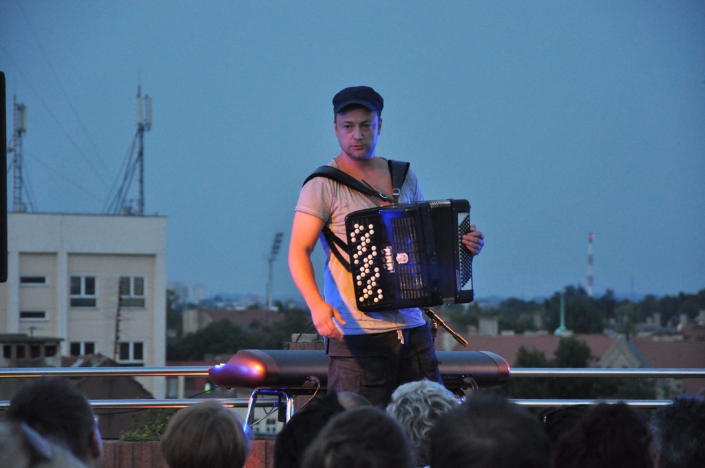 Czesław Zaśpiewał Solo Act