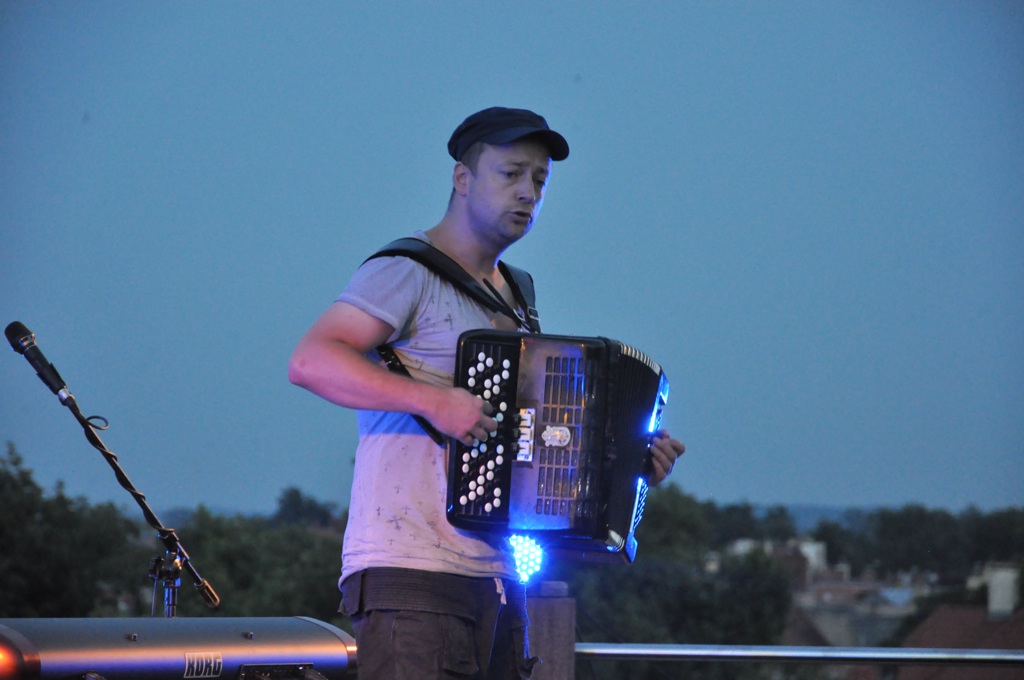 Czesław Zaśpiewał Solo Act