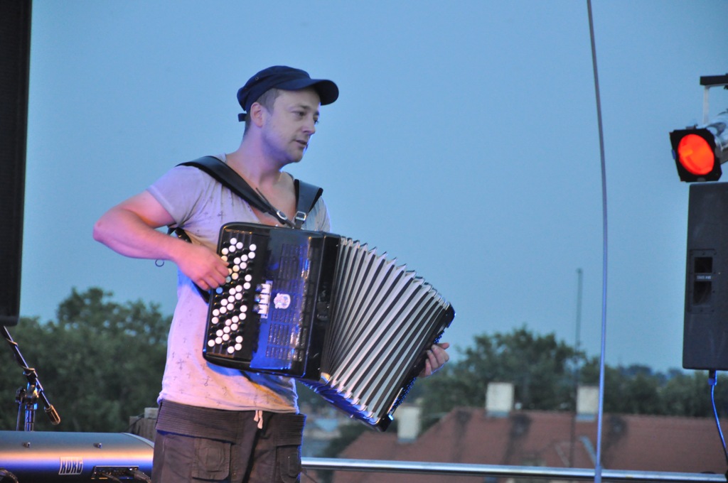 Czesław Zaśpiewał Solo Act