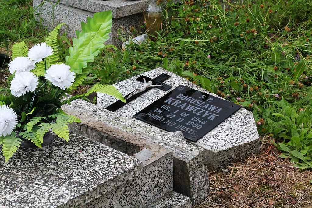 Połamali krzyże na cmentarzu przy Wrocławskiej
