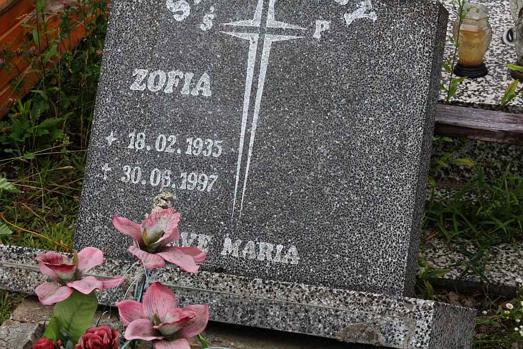 Połamali krzyże na cmentarzu przy Wrocławskiej