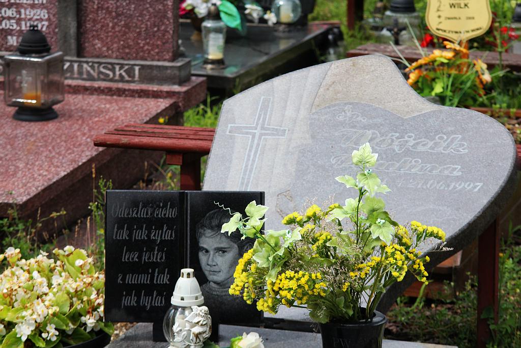 Połamali krzyże na cmentarzu przy Wrocławskiej