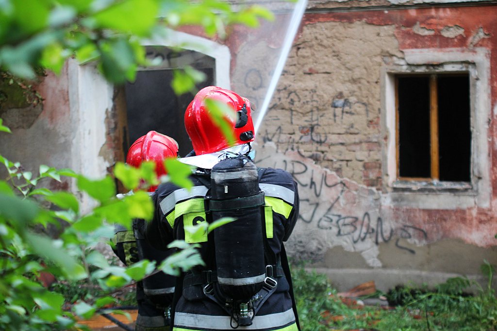Palił się pustostan przy Wielogórskiej