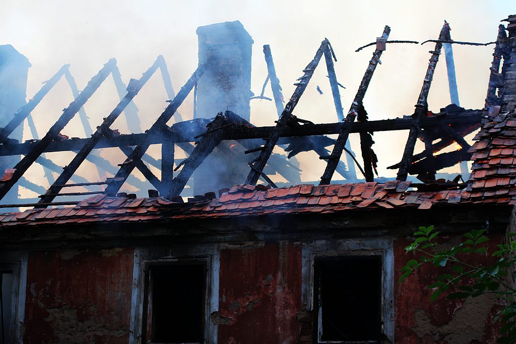 Palił się pustostan przy Wielogórskiej