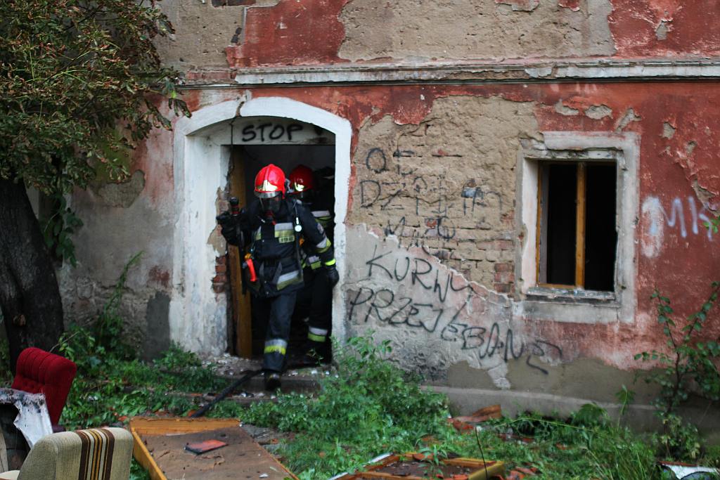 Palił się pustostan przy Wielogórskiej
