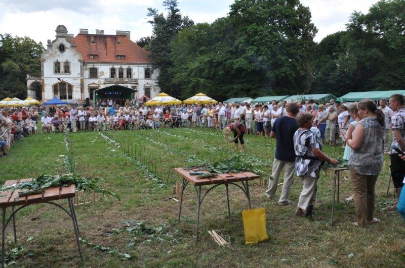 Szczepili drzewka i układali ikebany z kwiatów