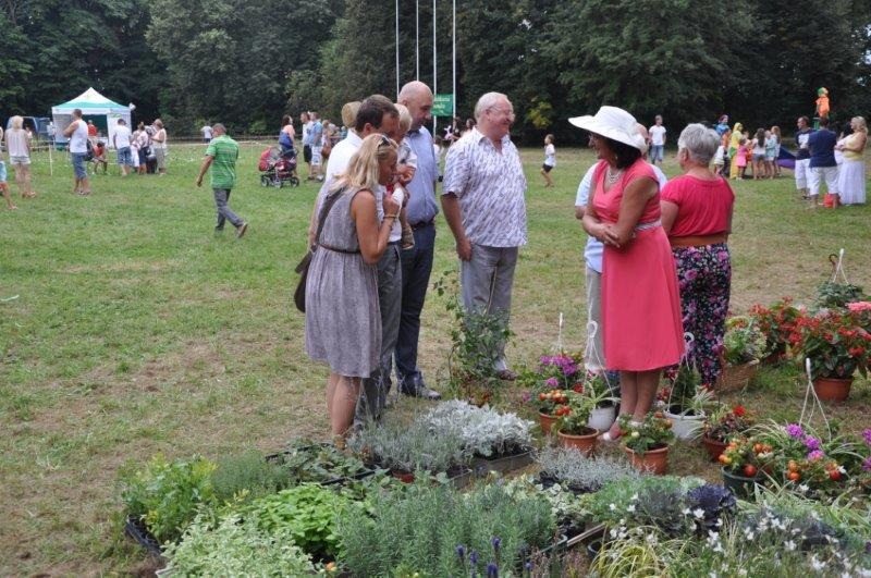 Szczepili drzewka i układali ikebany z kwiatów